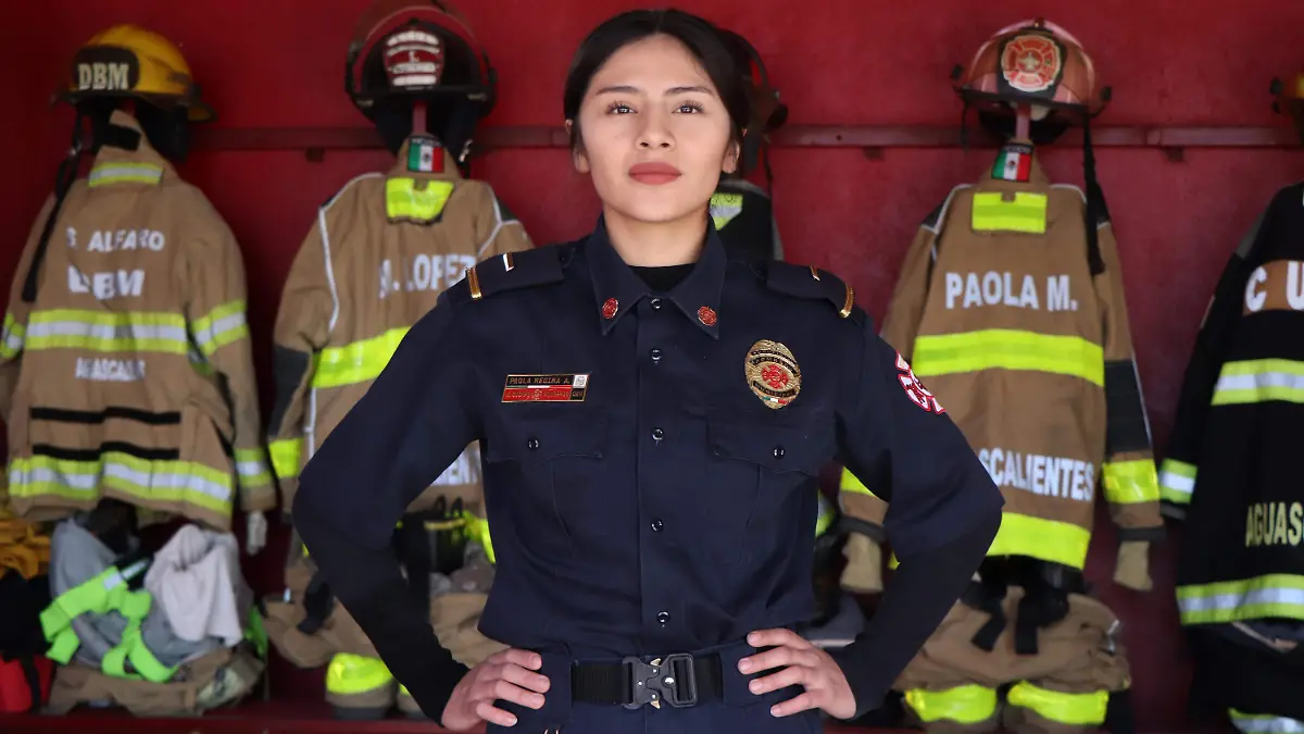 MUJER BOMBERO (1)